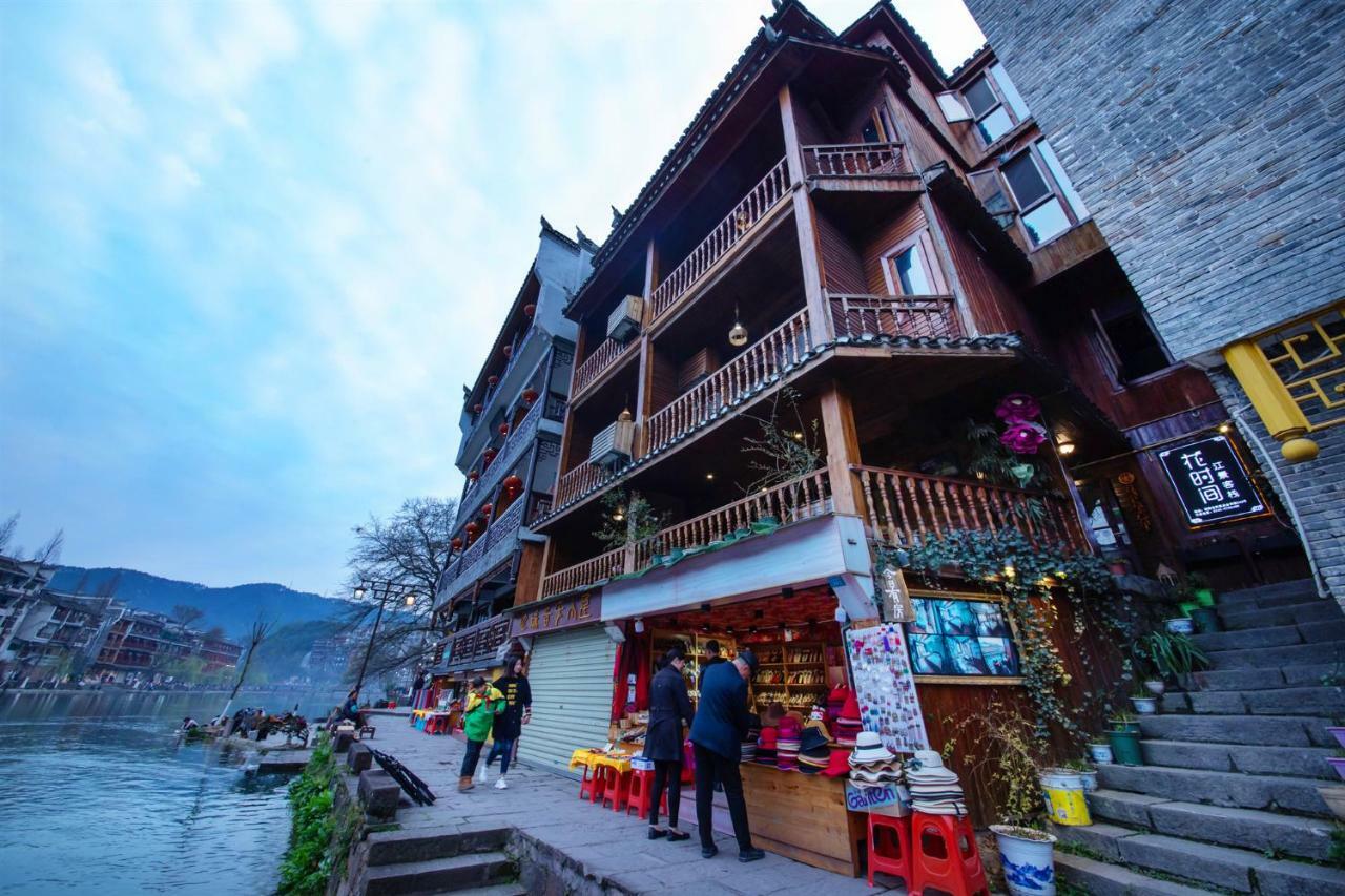Flower Time Inn Fenghuang Exterior foto