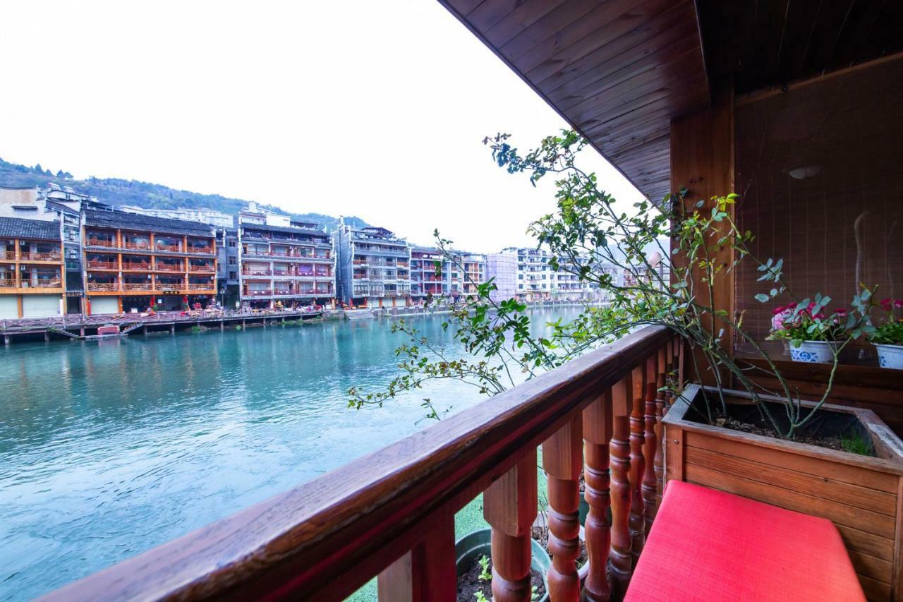Flower Time Inn Fenghuang Exterior foto